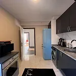Wonder Homes 7- Ultra Luxury , 4br, 2ba Sea View Karakoey 아파트 이스탄불